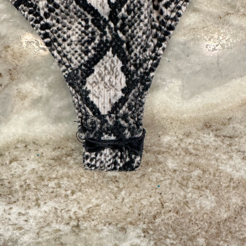 Sexy snakeskin body suit by Timing - Picture 3 of 4